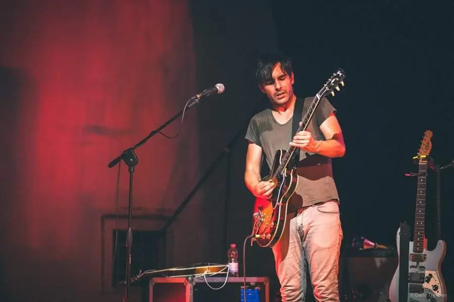 Adriano Viterbini in concerto con Remo VanDobro: una serata tra blues e sperimentazione