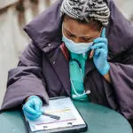 Padova, neonato salvato al telefono dal Suem 118