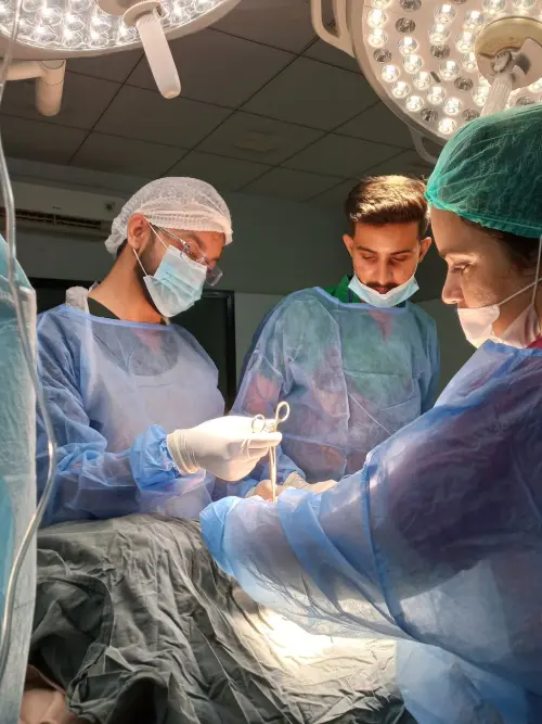 Padova, intervento d’eccellenza su raro tumore tiroideo