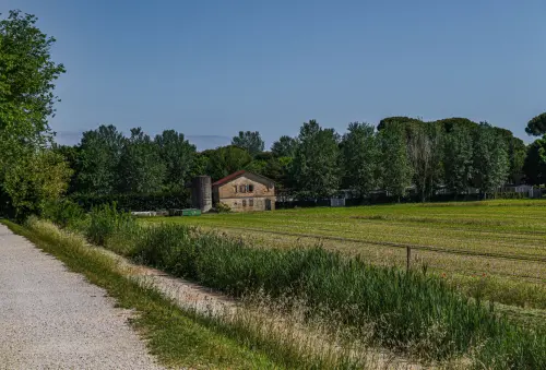 Dossobuono, storia e collegamenti alle porte di Verona