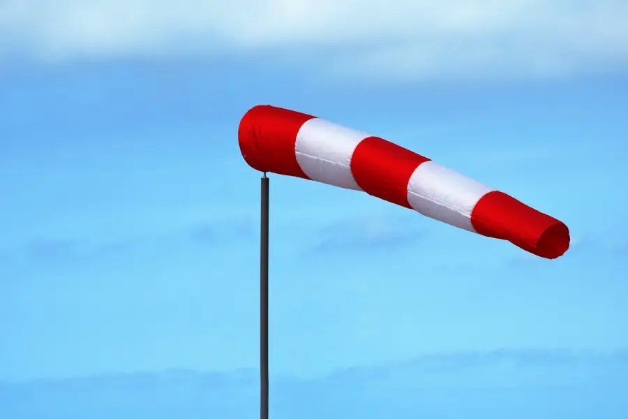 Vento forte in Veneto, stato di attenzione fino al 27 marzo. Neve sopra i 700 metri