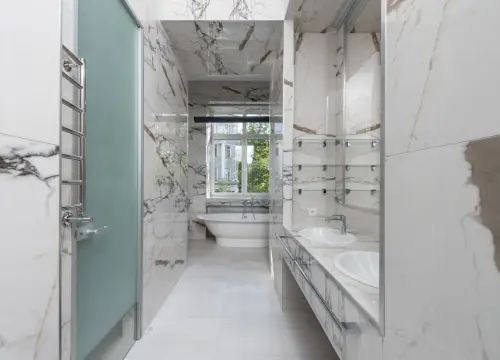 Come pulire il marmo bianco ingiallito: metodi efficaci senza danneggiarlo